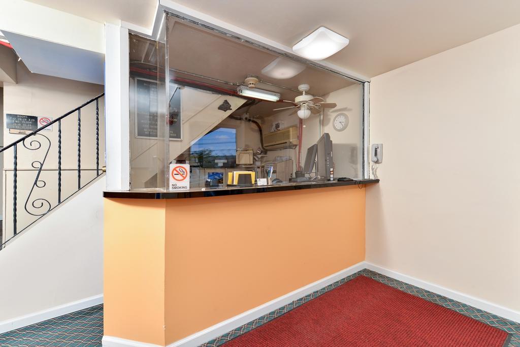 Media Inn & Suites Zewnętrze zdjęcie