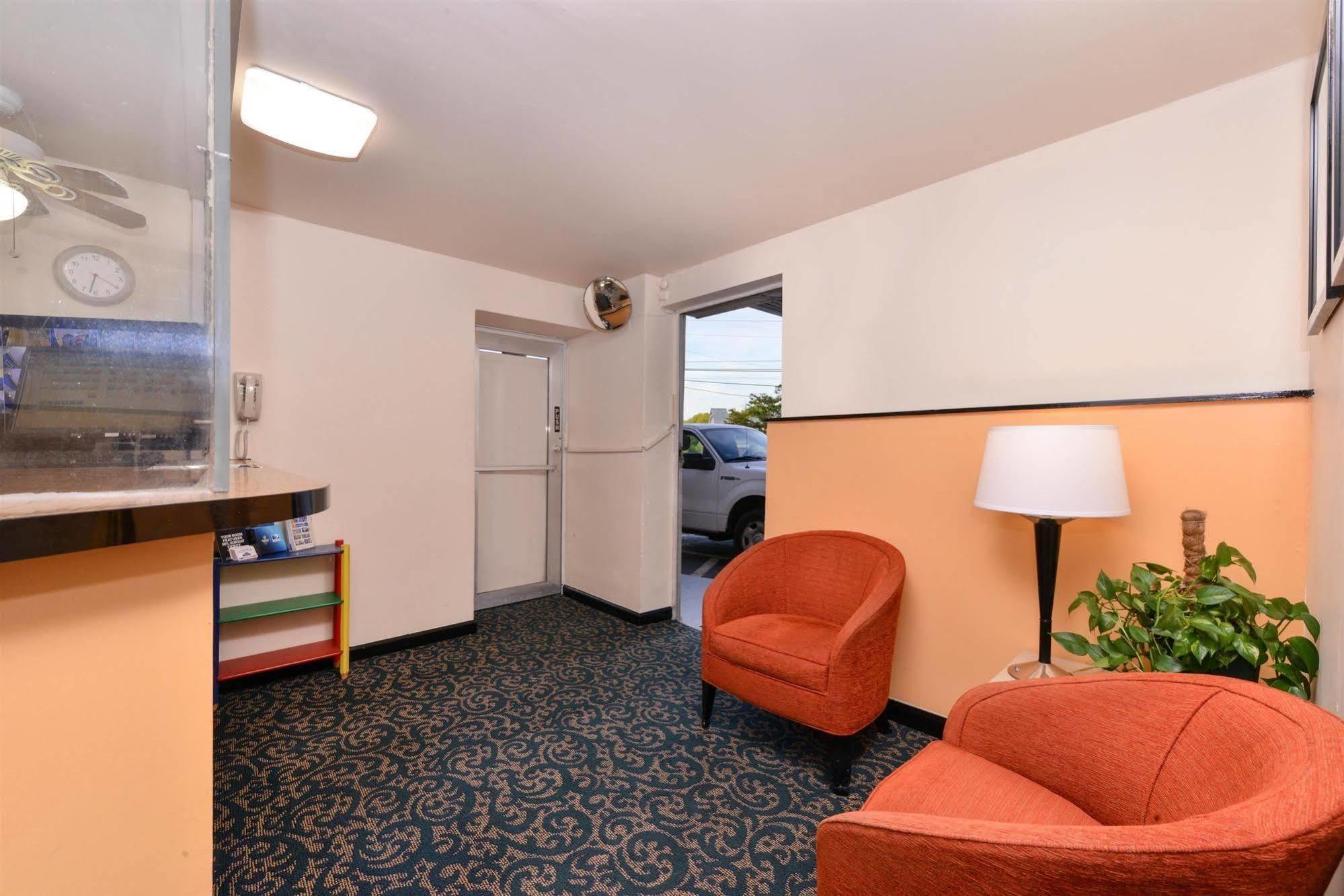 Media Inn & Suites Zewnętrze zdjęcie