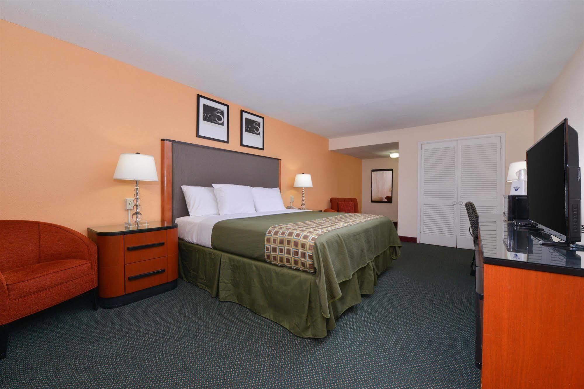 Media Inn & Suites Zewnętrze zdjęcie