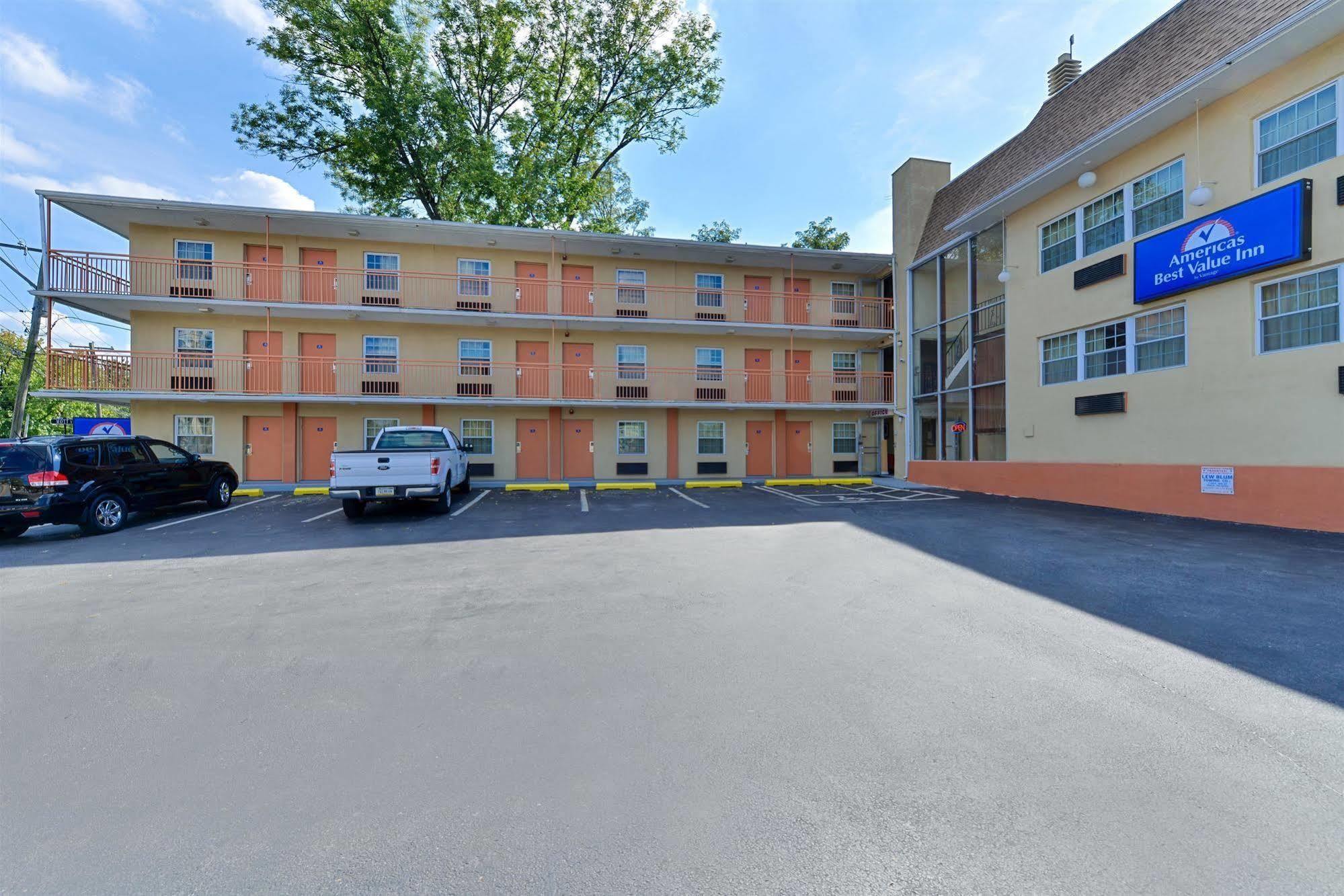 Media Inn & Suites Zewnętrze zdjęcie