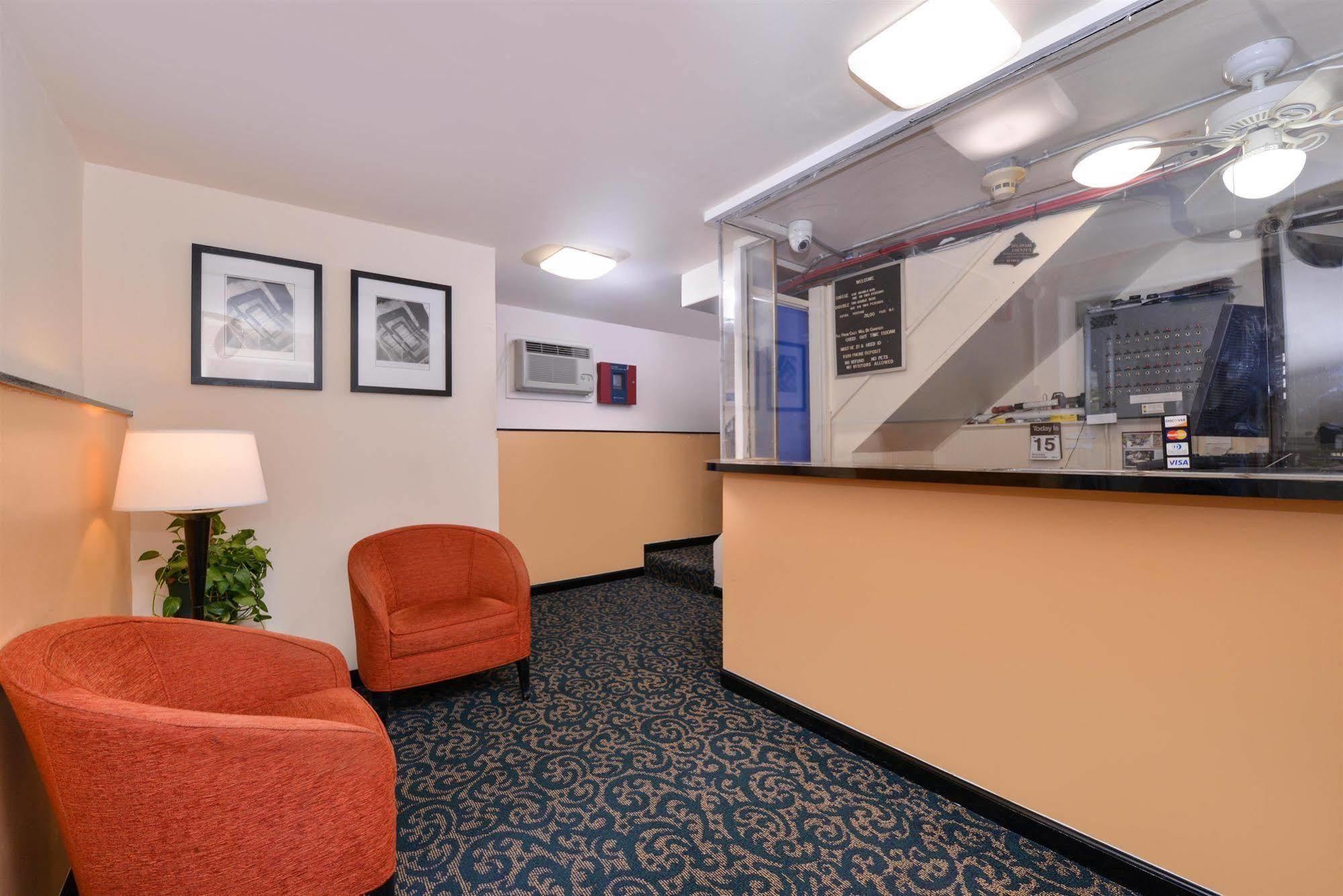 Media Inn & Suites Zewnętrze zdjęcie