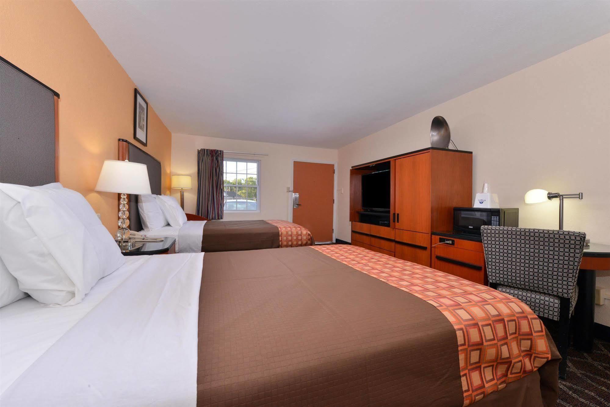 Media Inn & Suites Zewnętrze zdjęcie