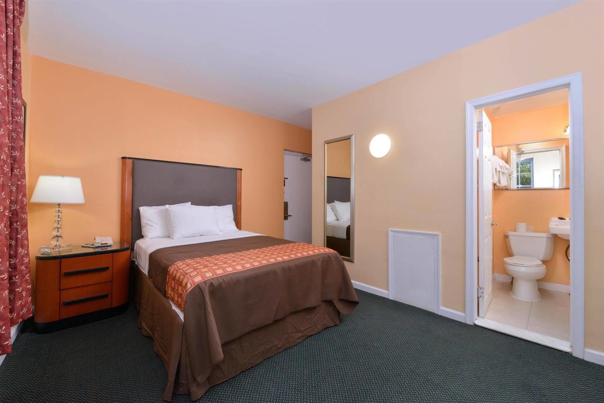 Media Inn & Suites Zewnętrze zdjęcie